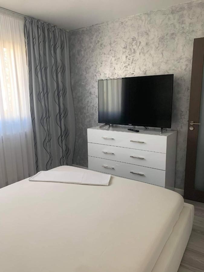 Elegant & Silver Luxury Apartament Craiova Exterior photo