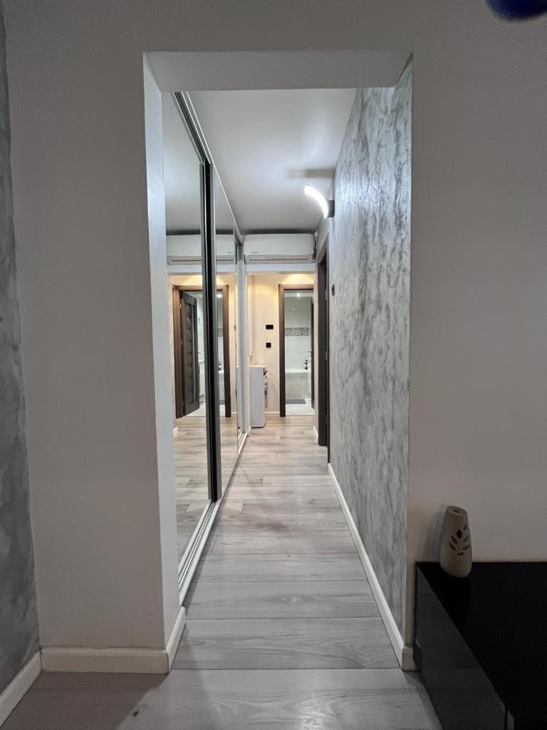Elegant & Silver Luxury Apartament Craiova Exterior photo